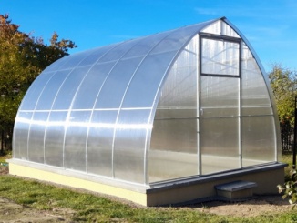 Obloukové skleníky s podezdívkou –  Česká Manufaktura Violik polykarbonát 6 mm, 3,0 x 3,0 m
